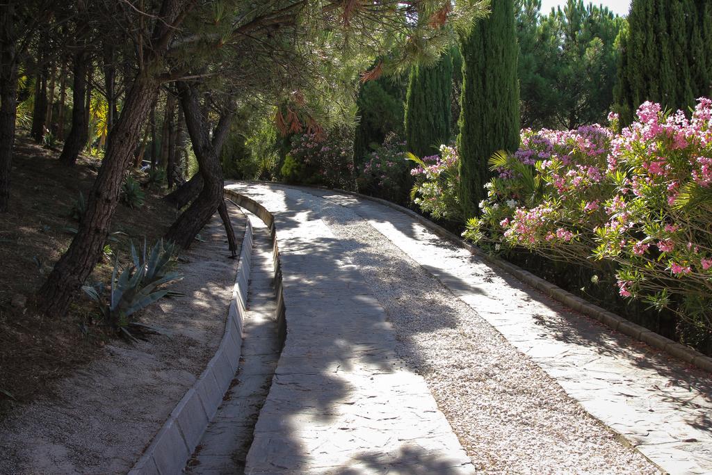 Hotel DDG Retreat Casares Exterior foto